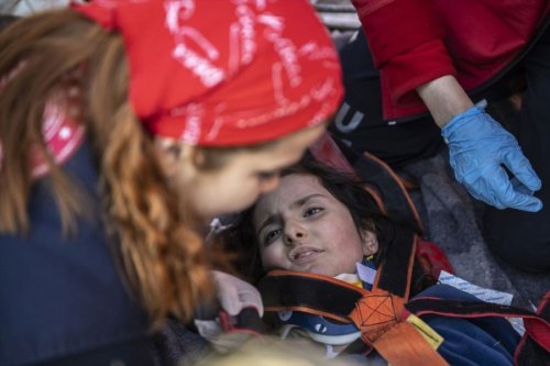 NOVO ČUDO SA JUGE TURSKE: Žena i dvoje djece spašeni ispod ruševine zgrade 228 sati nakon zemljotresa