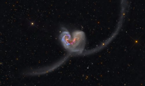 두 은하의 ‘중력의 춤’으로 탄생한 ‘우주의 하트‘ [우주를 보다]