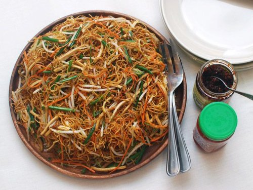 Chinese Noodles 101: How to Make Chow Mein With Four Vegetables