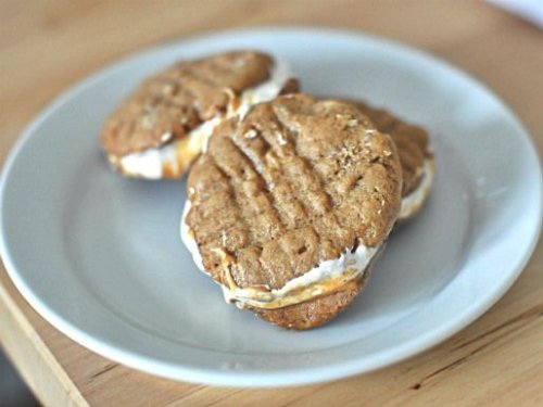 "Fluffernutter" Sandwich Cookies Recipe