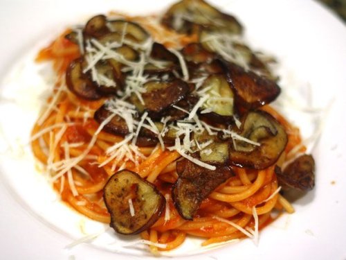 Spaghetti With Tomato Sauce and Pan-Fried Eggplant Recipe