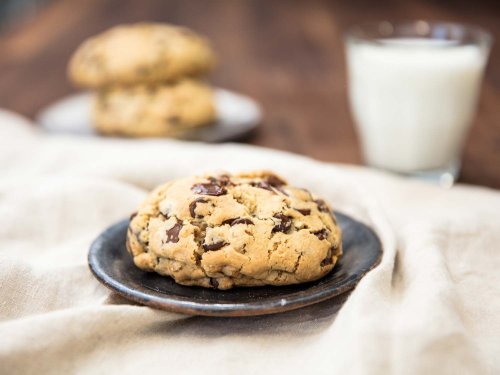 Super-Thick Chocolate Chip Cookies Recipe, à la Levain Bakery