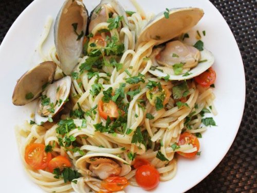 One Pot Wonders: Clams with Linguine, Garlic, and Summer Tomatoes