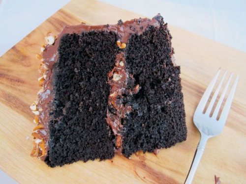 Fudgy Chocolate Pretzel Cake Recipe