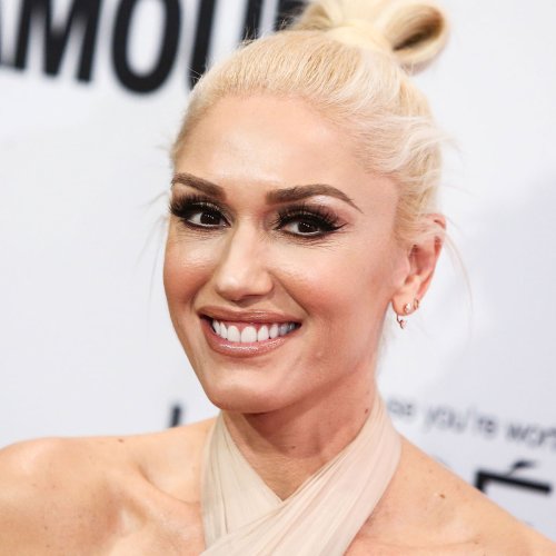 Gwen Stefani Shows Off Her Real Skin Texture—Wrinkles And All!—As She
