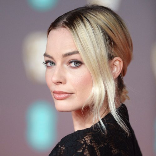 Margot Robbie Fans Are Blown Away After She Stuns In A Chic Bikini And No Makeup: 'Beautiful Woman'