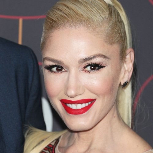 Gwen Stefani Shows Off Her Natural Face With Wrinkles & All In New Instagram Selfie