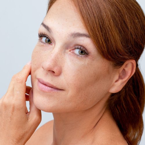 2 Cream Bronzers You Should Use On Mature Skin For A 'Summer Glow