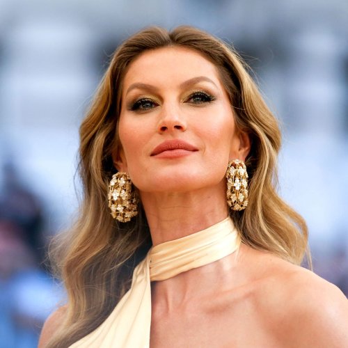Fans Say Gisele Bündchen Still Has 'Her Model Body' After Wearing Skintight Leggings And A Tank Top For Stroll With Newborn Baby