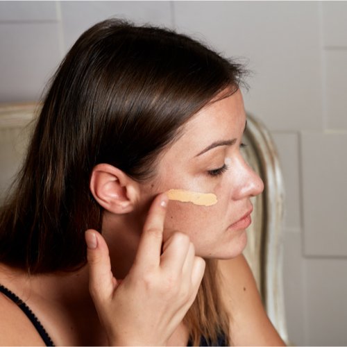 The Life-Changing Foundation Hack For Hiding Fine Lines & Wrinkles (It Works So Fast!)