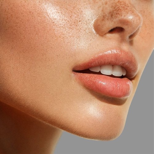 Want A 'Younger, Tighter-Looking Face?' An Esthetician Shares How To Get A More 'Lifted' Look With This Surprising Technique