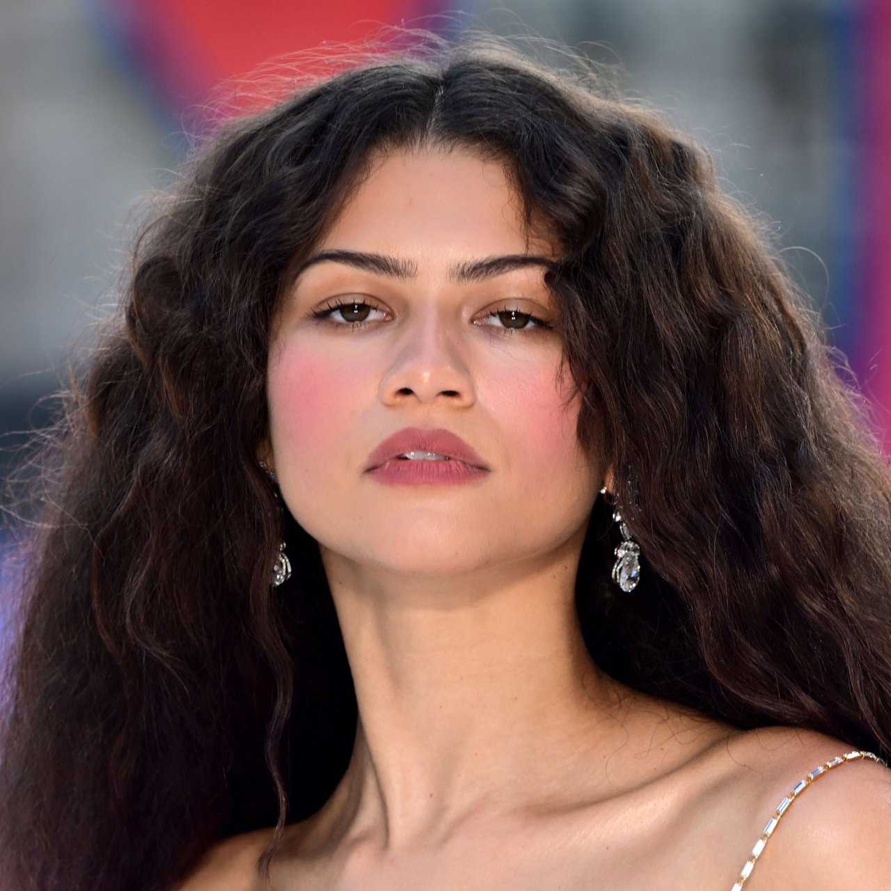 Zendaya Fans React To Viral Resurfaced Clip Showing Her Giving Florence Pugh A 'Death Stare' After She Touches Tom Holla