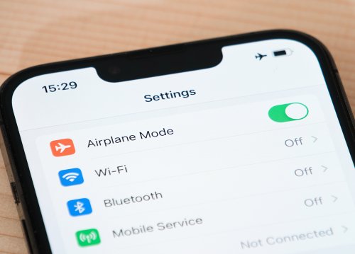 3 Surprising Settings To Change Immediately For A Faster iPhone, According To Apple Experts
