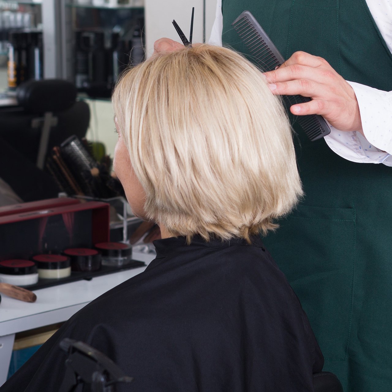 These Short Hairstyles Are Trending For Women Over 40
