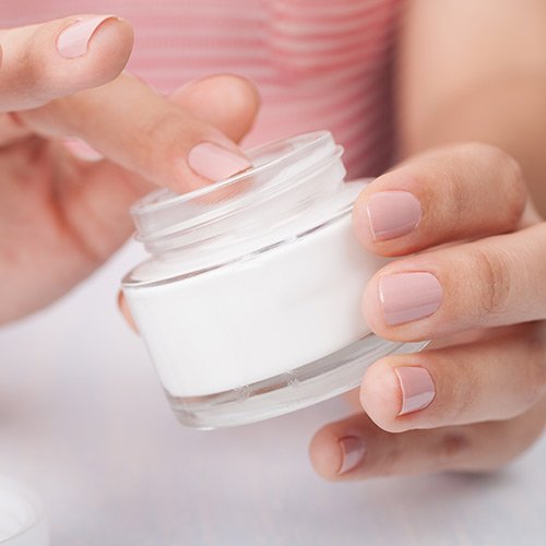 This Top-Rated Night Cream Keeps Selling Out At Sephora Because It Takes 10 Years Off Your Face