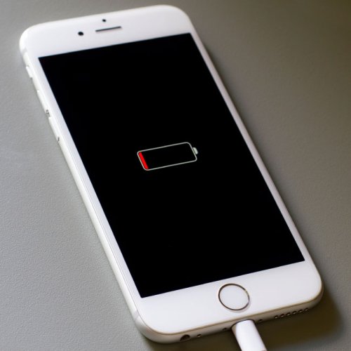This One Charging Mistake Is Ruining Your Phone’s Battery, According To Experts
