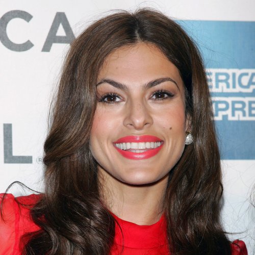 Eva Mendes Takes Off Her Makeup And Shocks Fans With Her Face At 49 ...