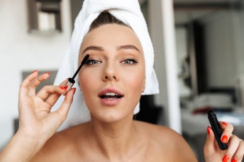 People Swear By This $20 Serum For Thicker Lashes (And Fuller Brows)!