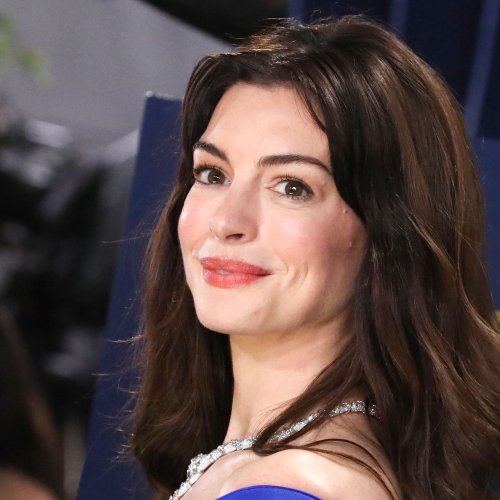 Anne Hathaway, 41, Leaves Fans Speechless In A Chanel Jacket Paired With A Bra For New Vanity Fair Cover: 'Unreal'