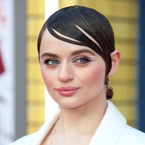 Joey King Stole The Spotlight In A Plunging Blazer Dress With Feathers