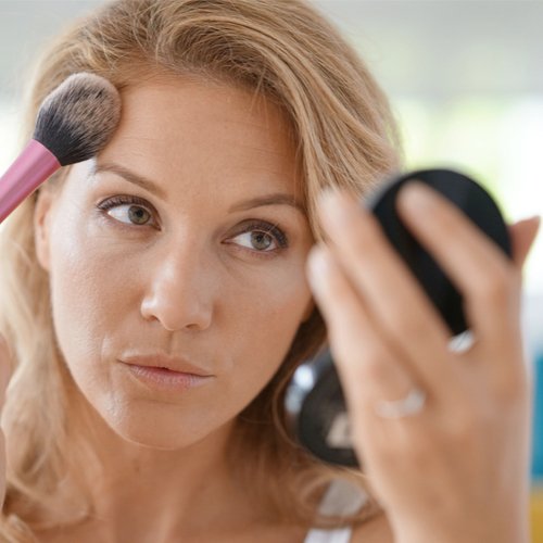 4 Makeup Hacks Experts Swear By For Younger Looking Skin—They Seriously Work Better Than Botox!