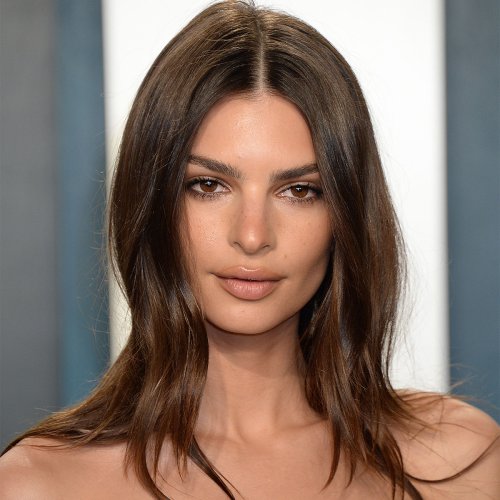 Emily Ratajkowski Is An Absolute Bombshell In The Tiniest Crop Top And