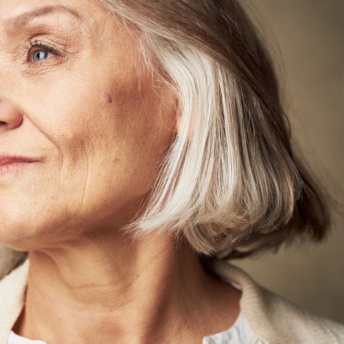 The Best 11 Hairstyles Women Over 50 Can Try To Hide Signs Of Thinning Hair & Frame The Face For A Decade-Defying Look