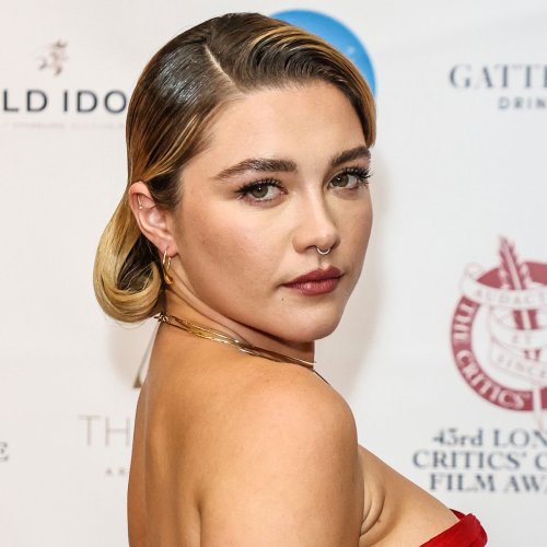 Florence Pugh Stuns In Sultry Nude Cape Dress On The Cover Of ‘vanity Fair Flipboard 