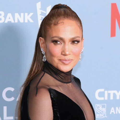 Fans Are Saying Jennifer Lopez Is 'Aging Backwards' After She Wore A ...