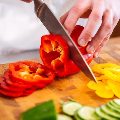 The 'Almost Zero Calorie' Foods Everyone Should Be Eating To Slim Down Safely: Bell Peppers, More