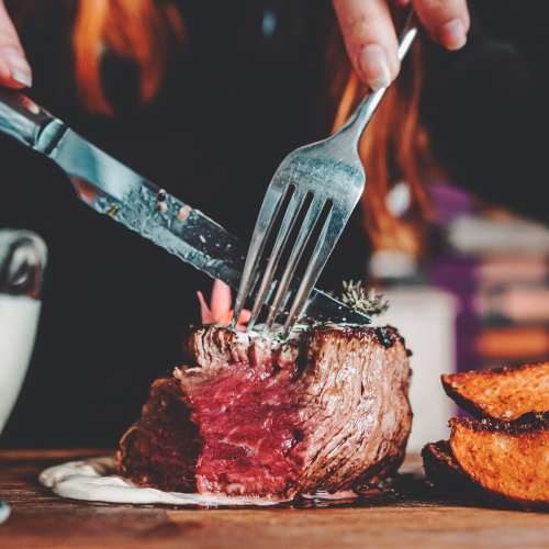 Experts Say You Should Cut Out This Type Of Meat To Slim Down–It Causes Inflammation
