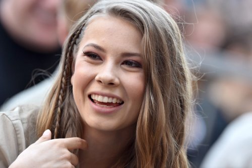 Bindi Irwin’s Daughter Grace Shares a Heart-Melting Moment with Her Dog