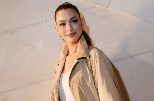 Anne Hathaway’s Viral NYFW Look Sparked a Beauty Debate That’s Somehow Still Happening in 2025