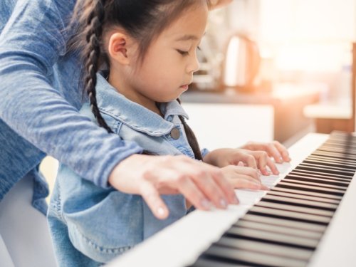 Electronic Keyboards Are the Perfect Way to Get Your Little Mozart Playing