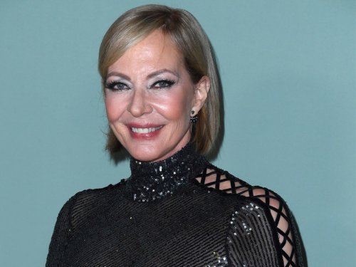 Allison Janney Confidently Bared it All & Freed the Nipple During Her ...