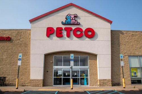 Petco’s Massive 50% Off Warehouse Sale Has Black Friday-Worthy Deals on Treats, Beds, Food & More
