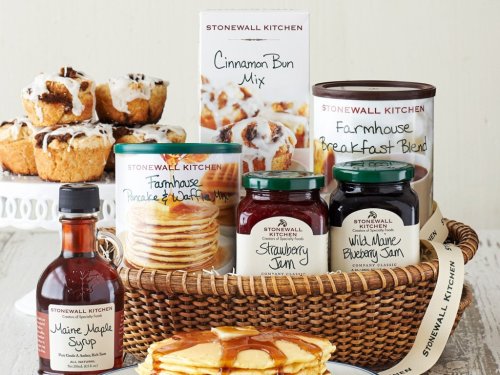 These Mouthwatering Food Gift Baskets Make Perfect Last-Minute Gifts & They're on Amazon