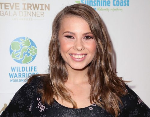 Bindi Irwin’s Daughter Grace Gives the Sweetest Hug to a Zoo Animal Bigger Than She Is: ‘Too Cute’