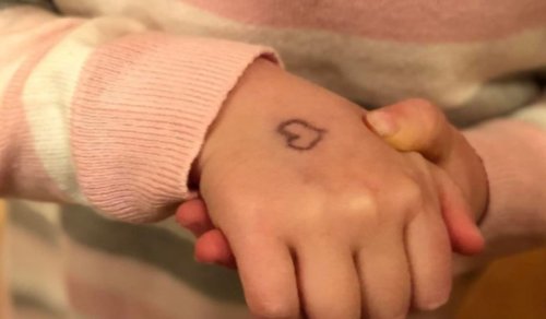 Why Does This US Mother Draw Heart On Daughter’s Hand Every Day Before School?