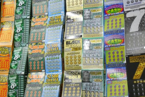 Baltimore area waitress wins $50,000 on Maryland lottery scratch off