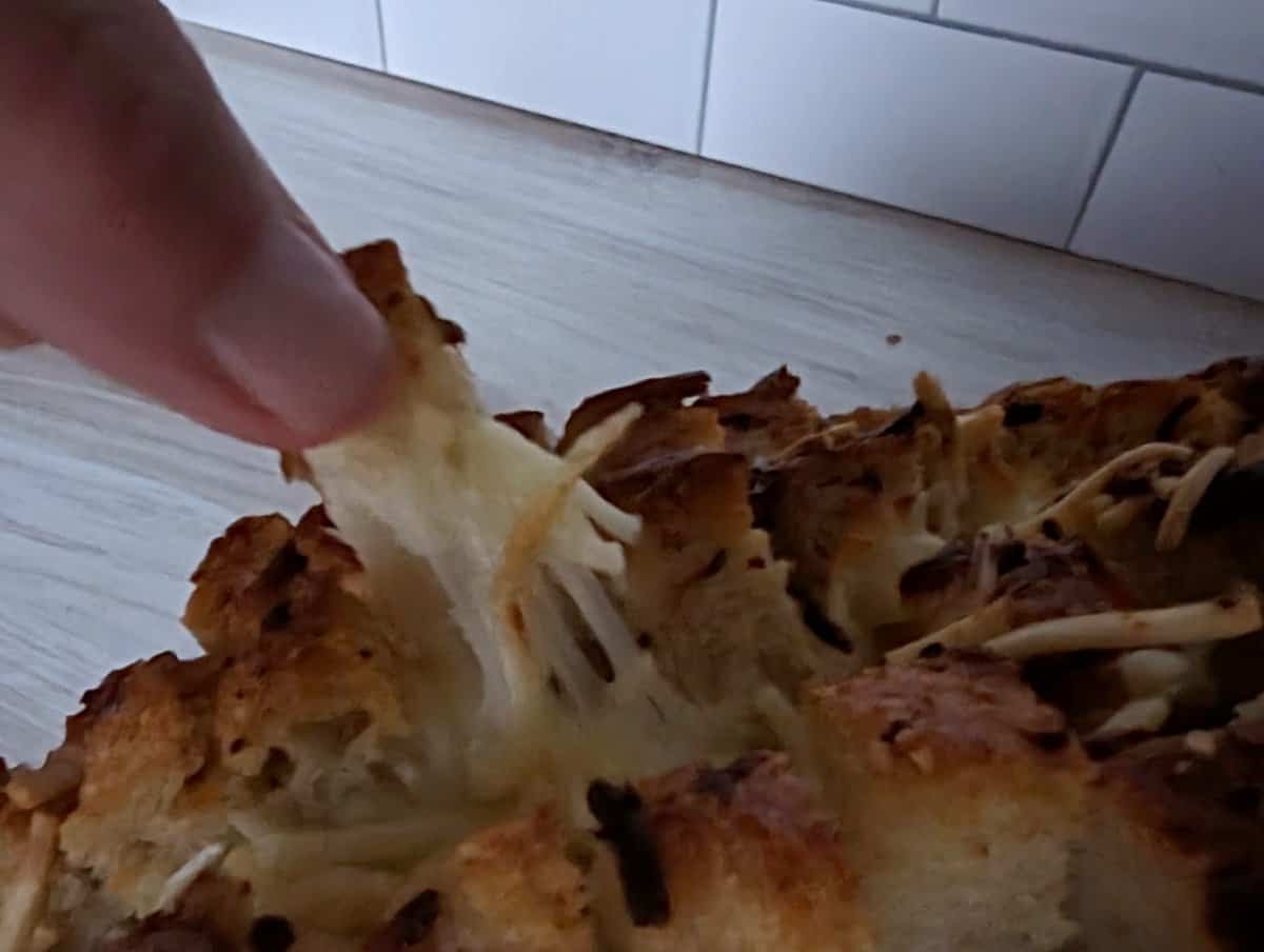 Cheesy Garlic Pull Apart Bread Recipe: Simple and Delicious