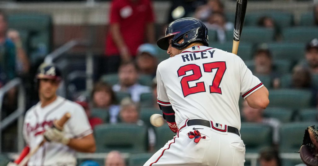 WATCH: Freddie Freeman wasn't very happy about Ronald Acuña Jr's