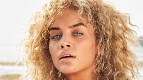 10 Incredible Photos of SI Swimsuit Issue Cover Model Jasmine Sanders