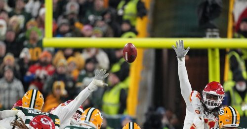Packers dent Vikings’ playoff chances in muddy wild-card race