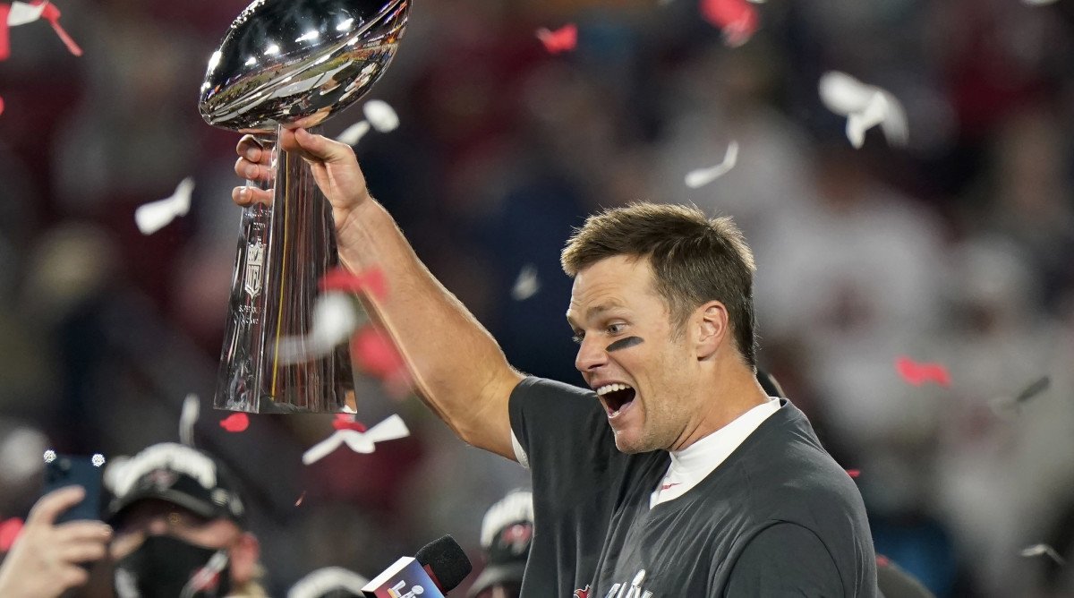 Sports World Reacts to Tom Brady's Retirement