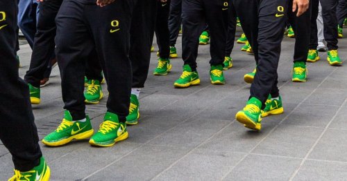 Oregon Wears Nike LeBron Sneakers to Colorado Game