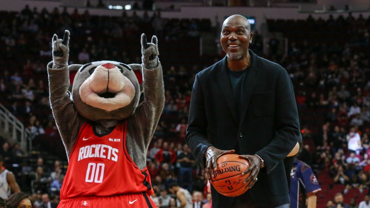 Is Hakeem Olajuwon Properly Rated as the No. 12 Player in NBA History?