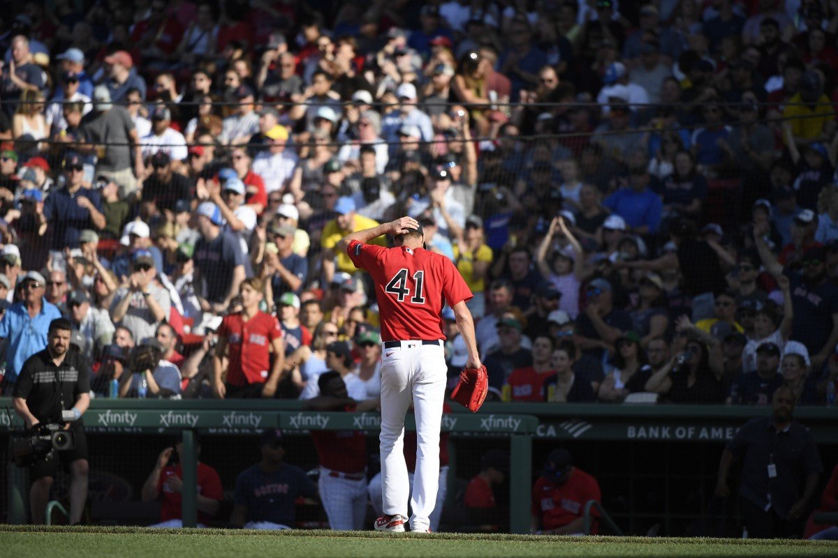 Minnesota Twins' Jhoan Duran Goes Viral After Warm-Up Pitch on Thursday -  Fastball