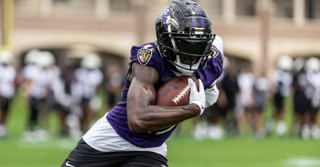 Lamar Jackson 'Ends Up Signing with Baltimore Ravens,' Predicts Rap Sheet -  Sports Illustrated Baltimore Ravens News, Analysis and More