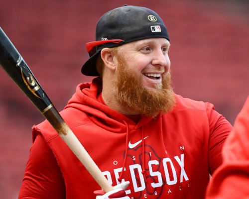 Former Dodger Justin Turner Removed From Final Home Game in Unprecedented Way to Get Ovation From Boston Fans